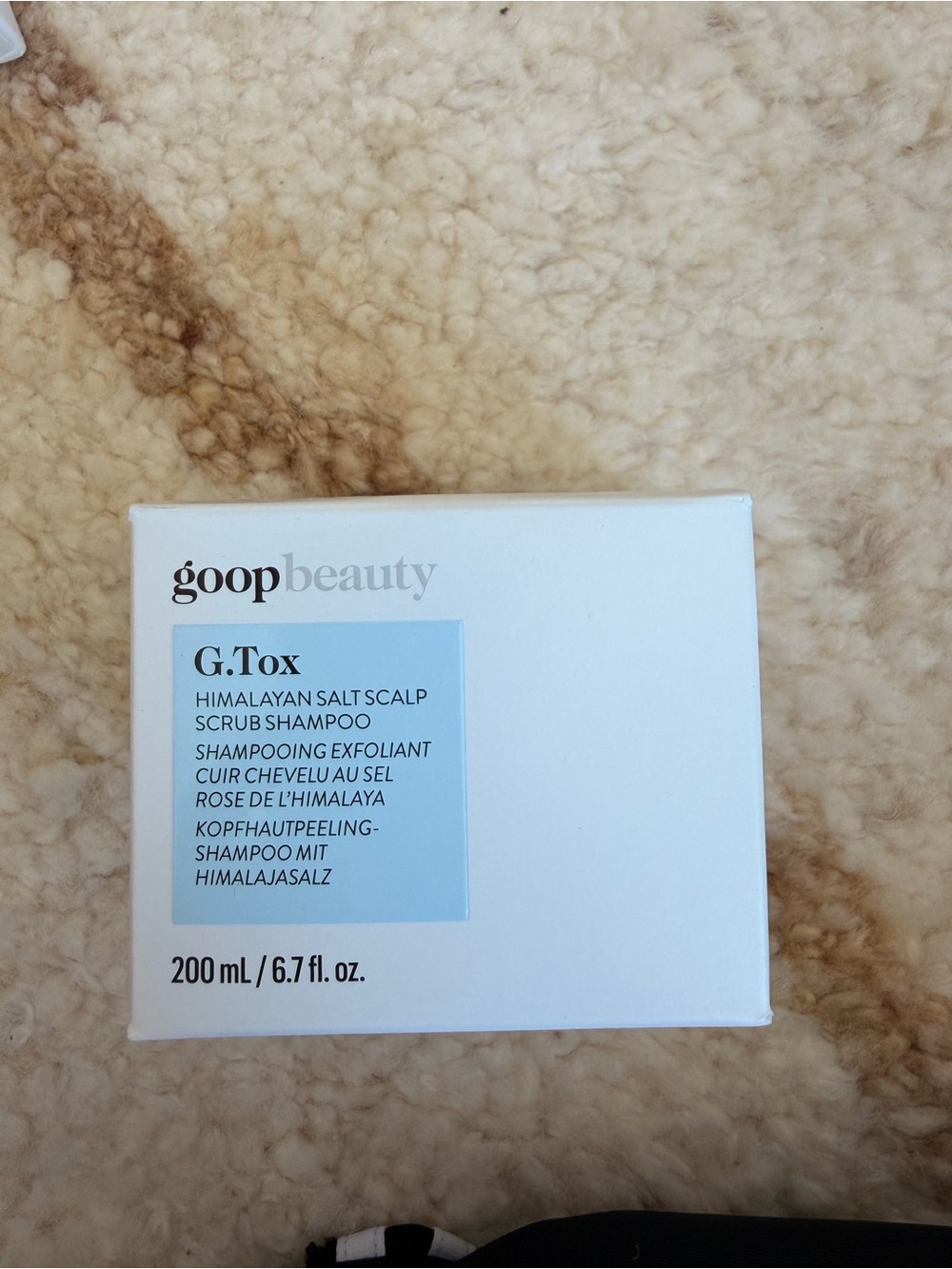 goopbeauty G.Tox Himalayan Salt Scalp Scrub Shampoo - White & Light Blue